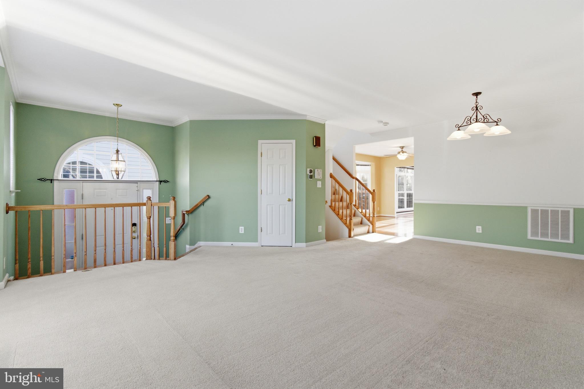 18544 Pineview Square Leesburg, VA 20176 - Photo 9 of 43 Living Room/Dining Room Combo