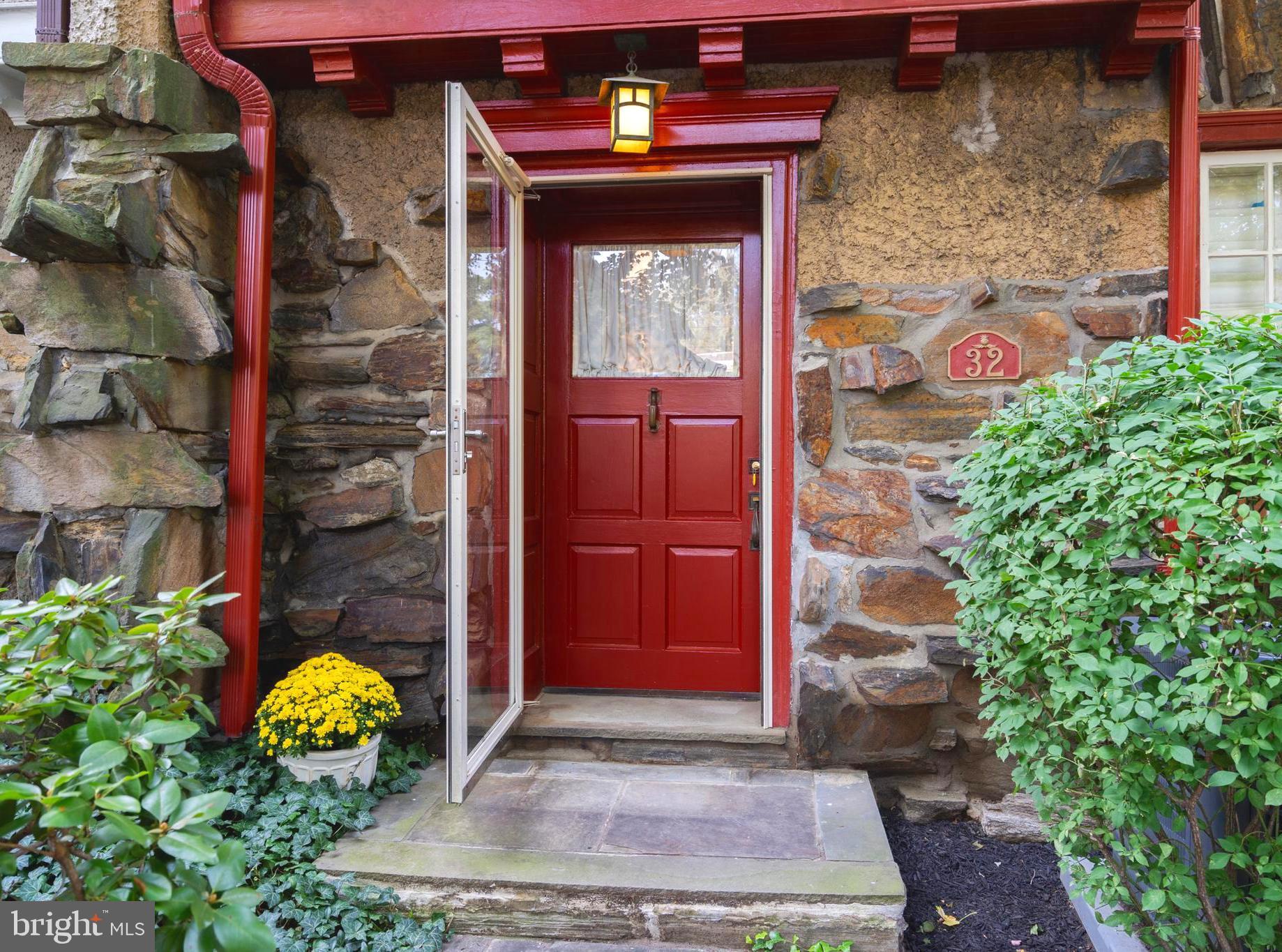 32 Hilltop Road Philadelphia, PA 19118 - Photo 3 of 61