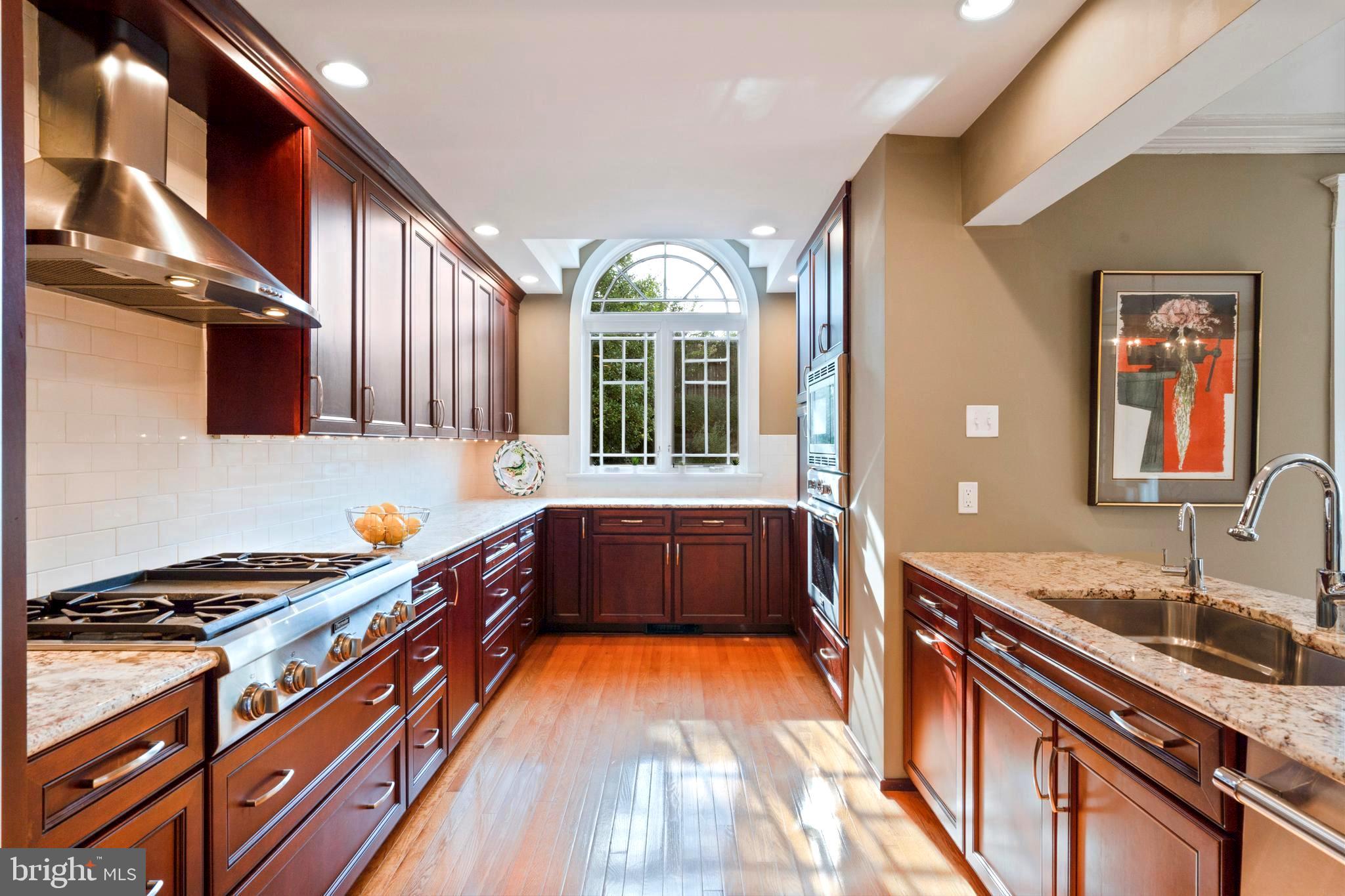 32 Hilltop Road Philadelphia, PA 19118 - Photo 25 of 61