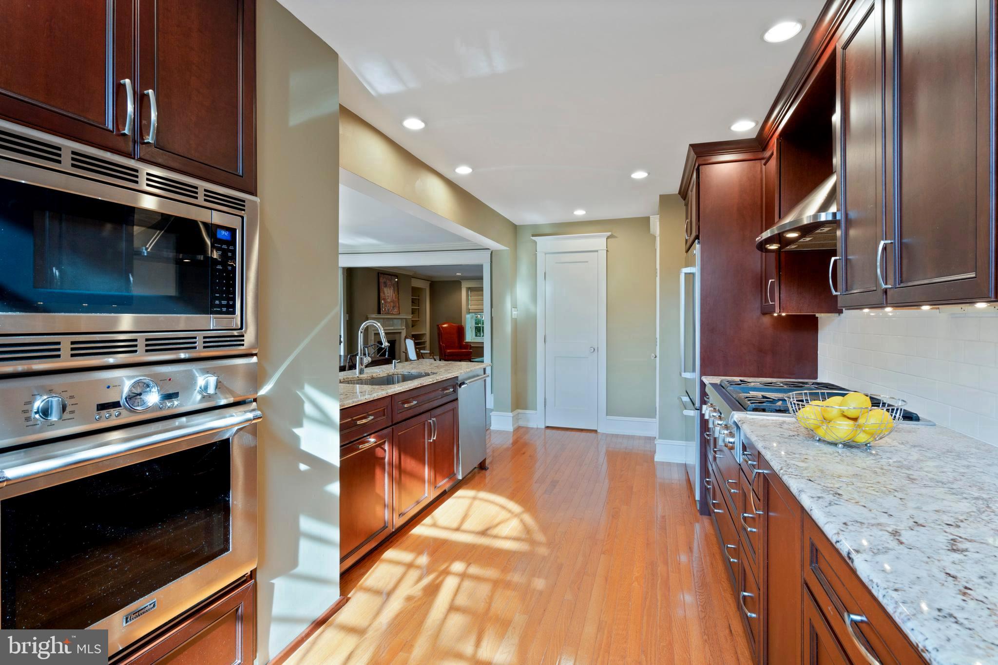 32 Hilltop Road Philadelphia, PA 19118 - Photo 27 of 61