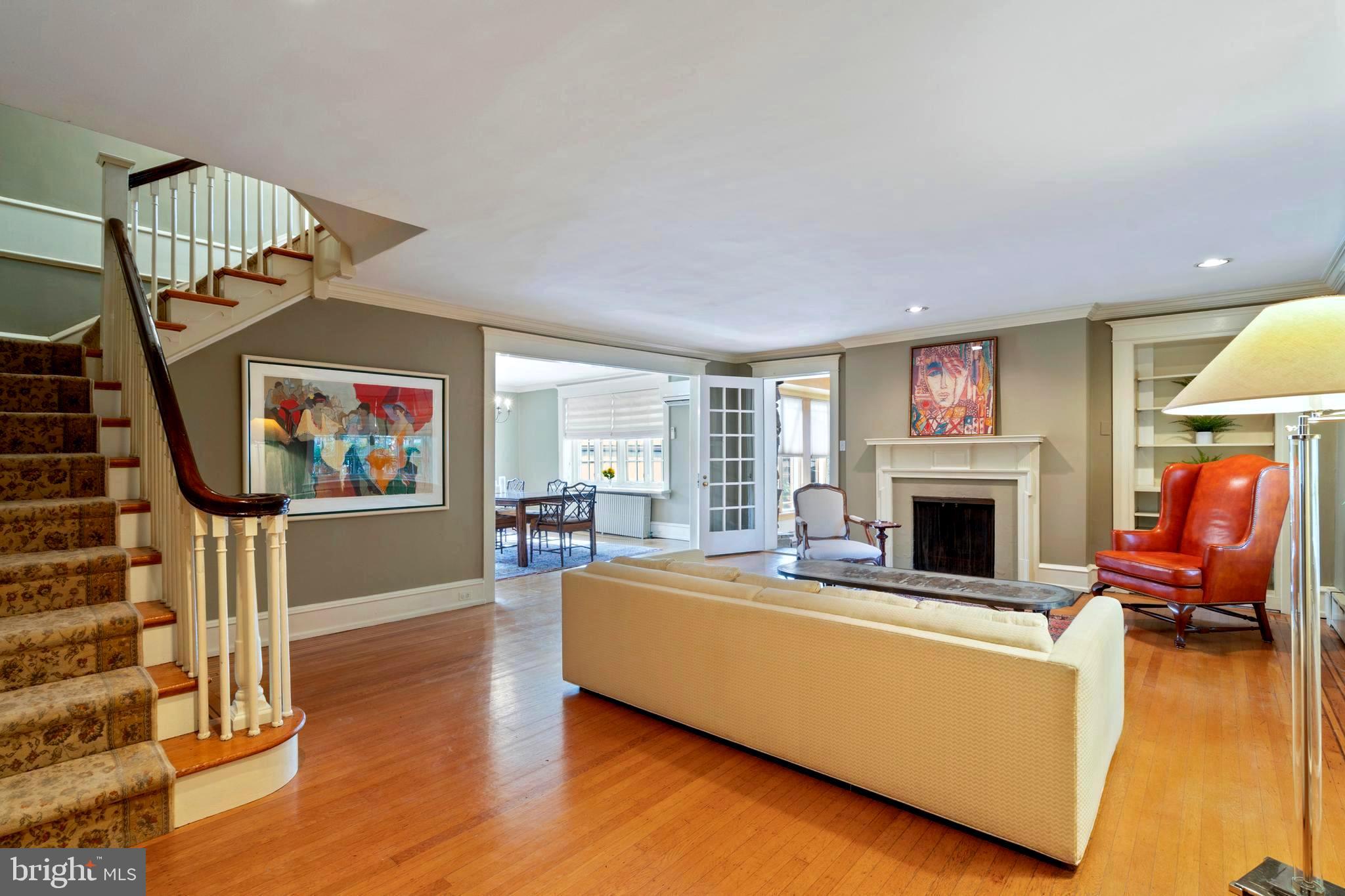 32 Hilltop Road Philadelphia, PA 19118 - Photo 7 of 61 Living Room