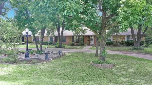 $595,000 | 302 Wilcoxson Street, Farmersville, TX 75442