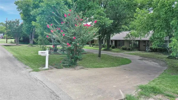 $595,000 | 302 Wilcoxson Street, Farmersville, TX 75442