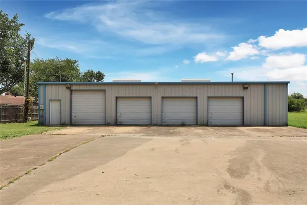 $595,000 | 302 Wilcoxson Street, Farmersville, TX 75442