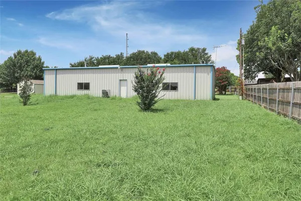 $595,000 | 302 Wilcoxson Street, Farmersville, TX 75442