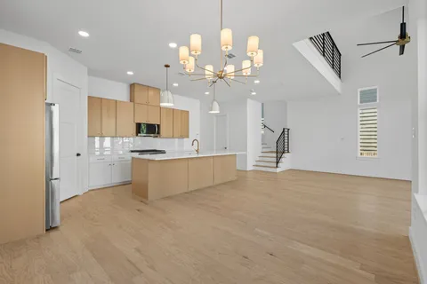 $569,999 | 1103 East 37th Street, Houston, TX 77022