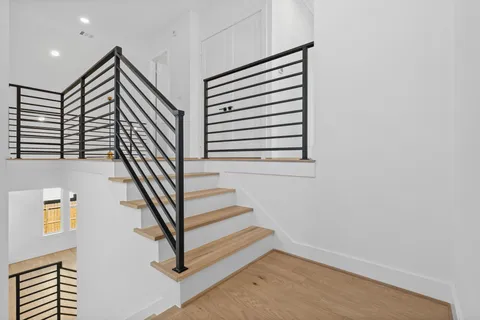 $569,999 | 1103 East 37th Street, Houston, TX 77022