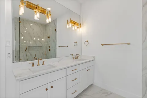 $569,999 | 1103 East 37th Street, Houston, TX 77022