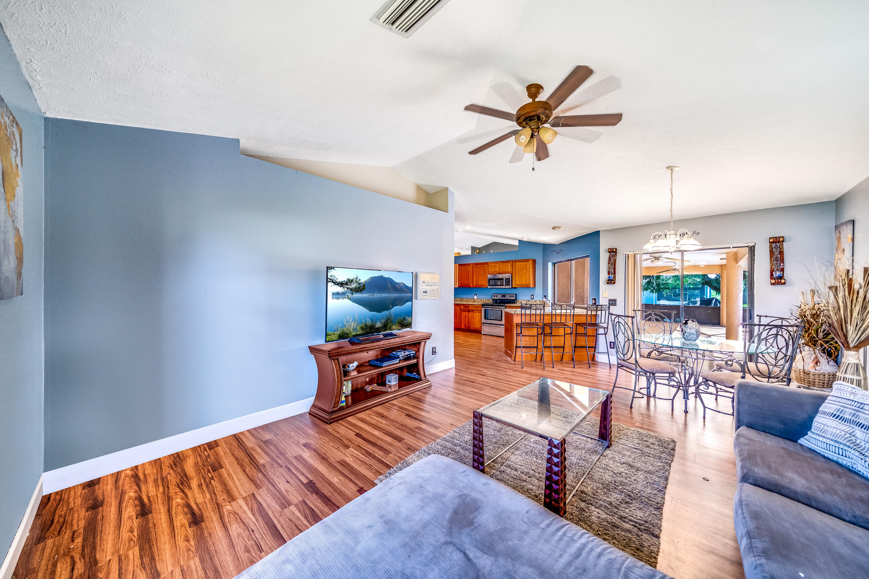 932 Southwest Del Rio Boulevard Port St. Lucie, FL 34953 - Photo 13 of 30 JOY01408