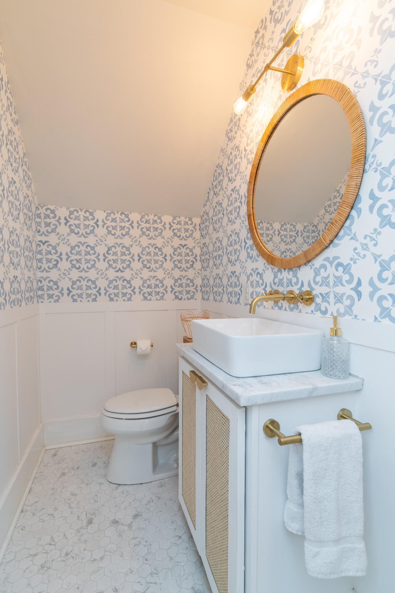 1414 Cochran Road Lexington, KY 40502 - Photo 15 of 48 First floor half bathroom.