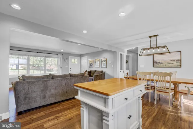 $430,000 | 215 Snavely Mill Road, Lititz, PA 17543