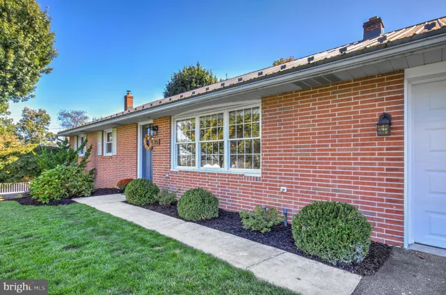 $430,000 | 215 Snavely Mill Road, Lititz, PA 17543