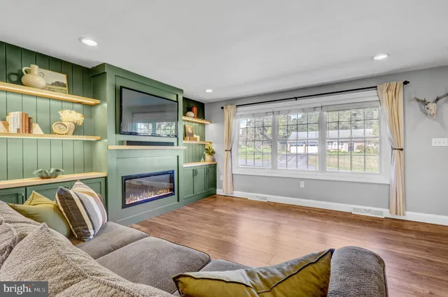 $430,000 | 215 Snavely Mill Road, Lititz, PA 17543