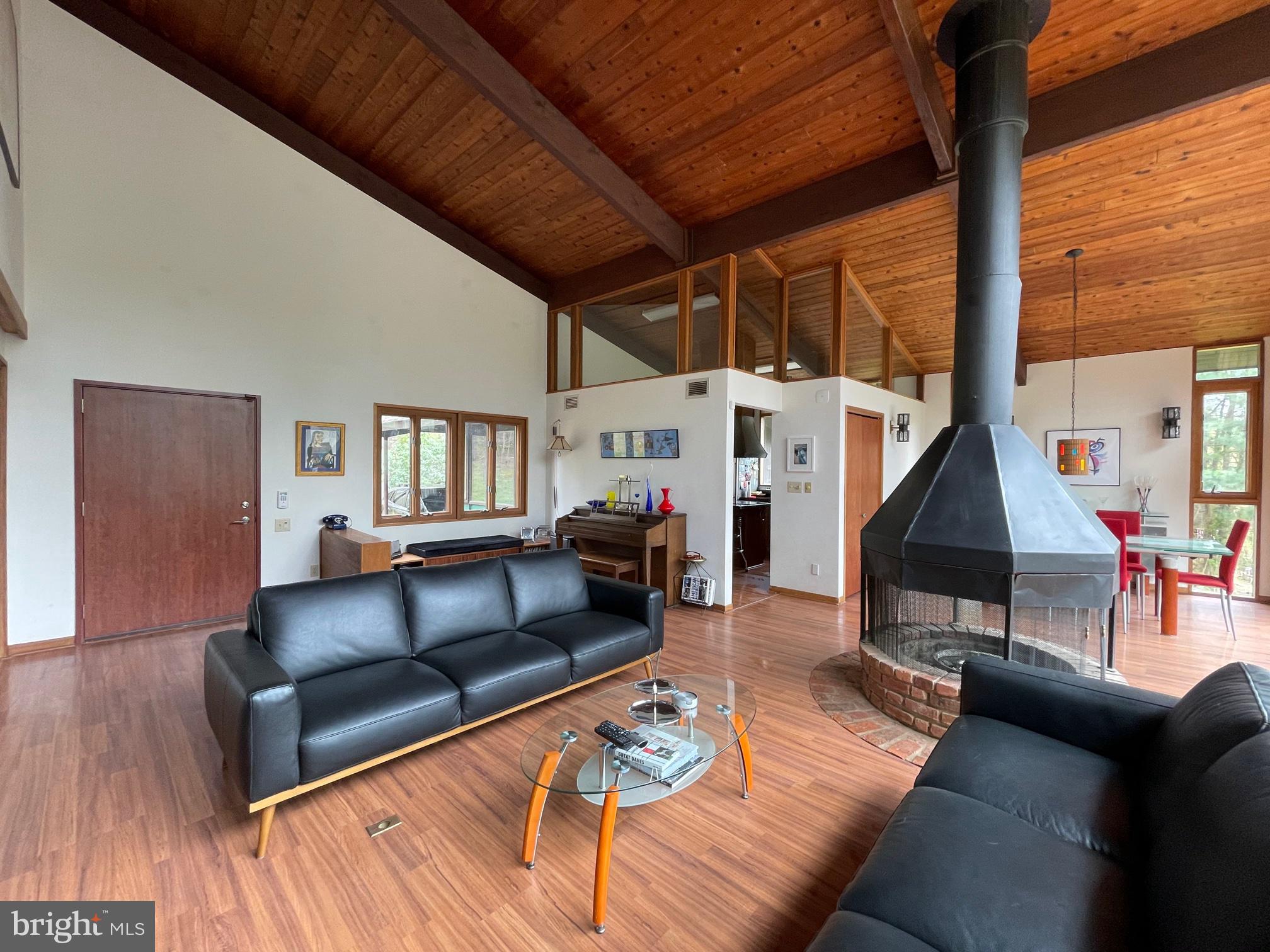 15221 Springfield Road Darnestown, MD 20874 - Photo 3 of 35 Gallery Image 3