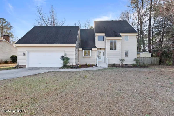 $2,200 | 221 Drake Landing, New Bern, NC 28560