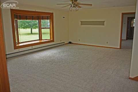 6087 North Seymour Road Flushing, MI 48433 - Photo 4 of 21 20448490-3.JPG