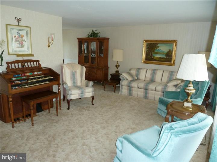 611 Winding Road Hatboro, PA 19040 - Photo 2 of 15