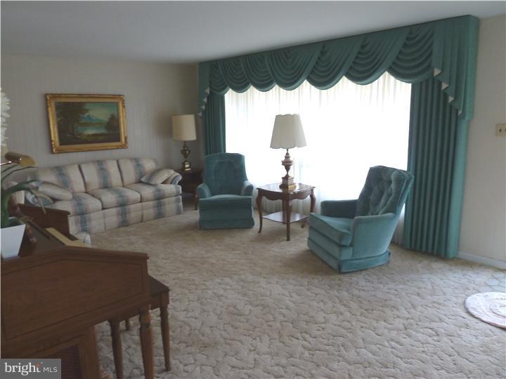 611 Winding Road Hatboro, PA 19040 - Photo 3 of 15