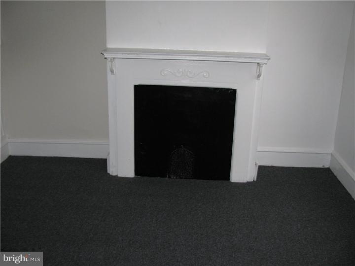 907 West Ritner Street Philadelphia, PA 19148 - Photo 2 of 12 Living Room