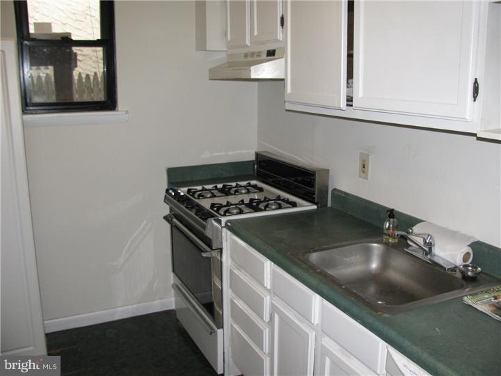907 West Ritner Street Philadelphia, PA 19148 - Photo 4 of 12 Kitchen