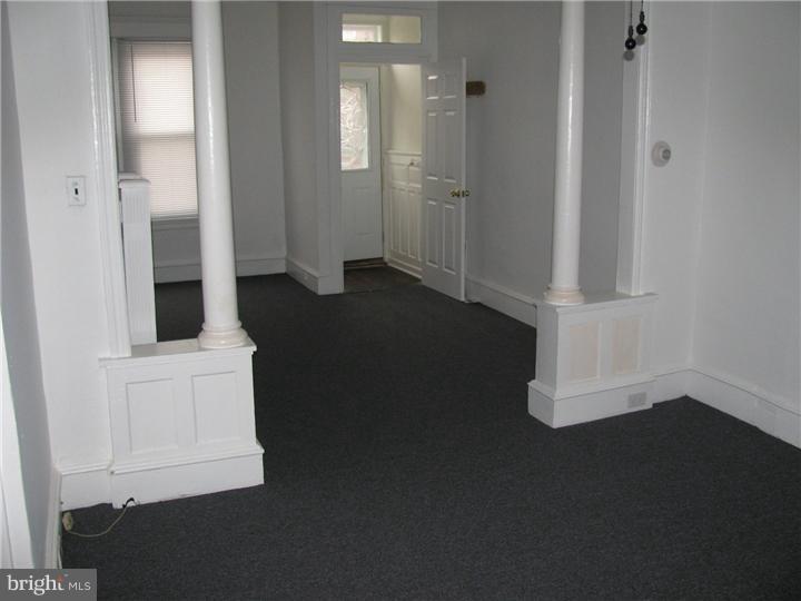 907 West Ritner Street Philadelphia, PA 19148 - Photo 6 of 12 Living Room