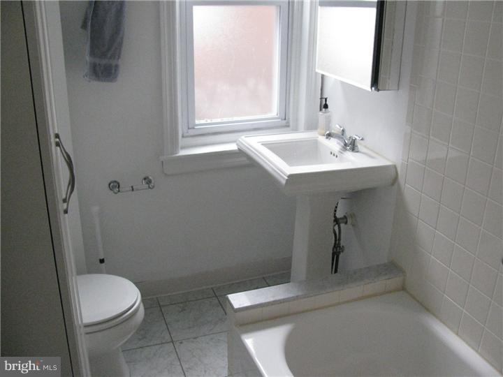 907 West Ritner Street Philadelphia, PA 19148 - Photo 10 of 12 Bathroom