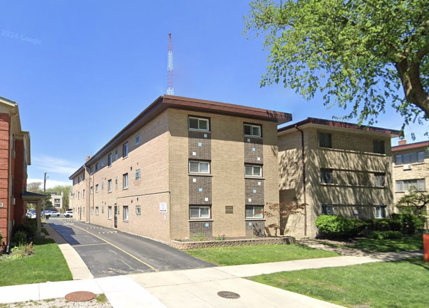 427 South Euclid Avenue, Unit H Oak Park, IL 60302 - Photo 1 of 9 a front view of a building with a garden