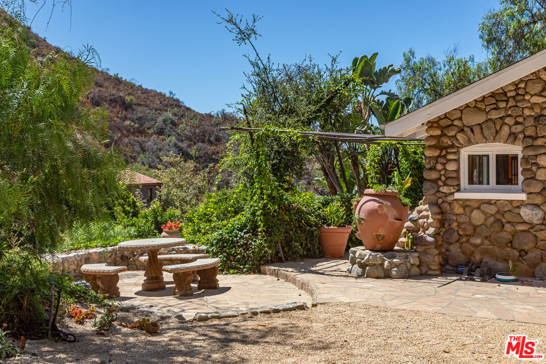 2961 Gorge Road Malibu, CA 90265 - Photo 8 of 58 Gallery Image 8