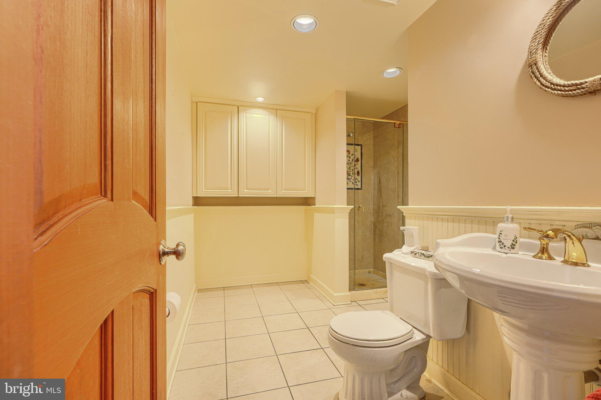 1000 Fell Street, Unit 606 Baltimore, MD 21231 - Photo 38 of 56 Charming bathroom with elegant finishes.