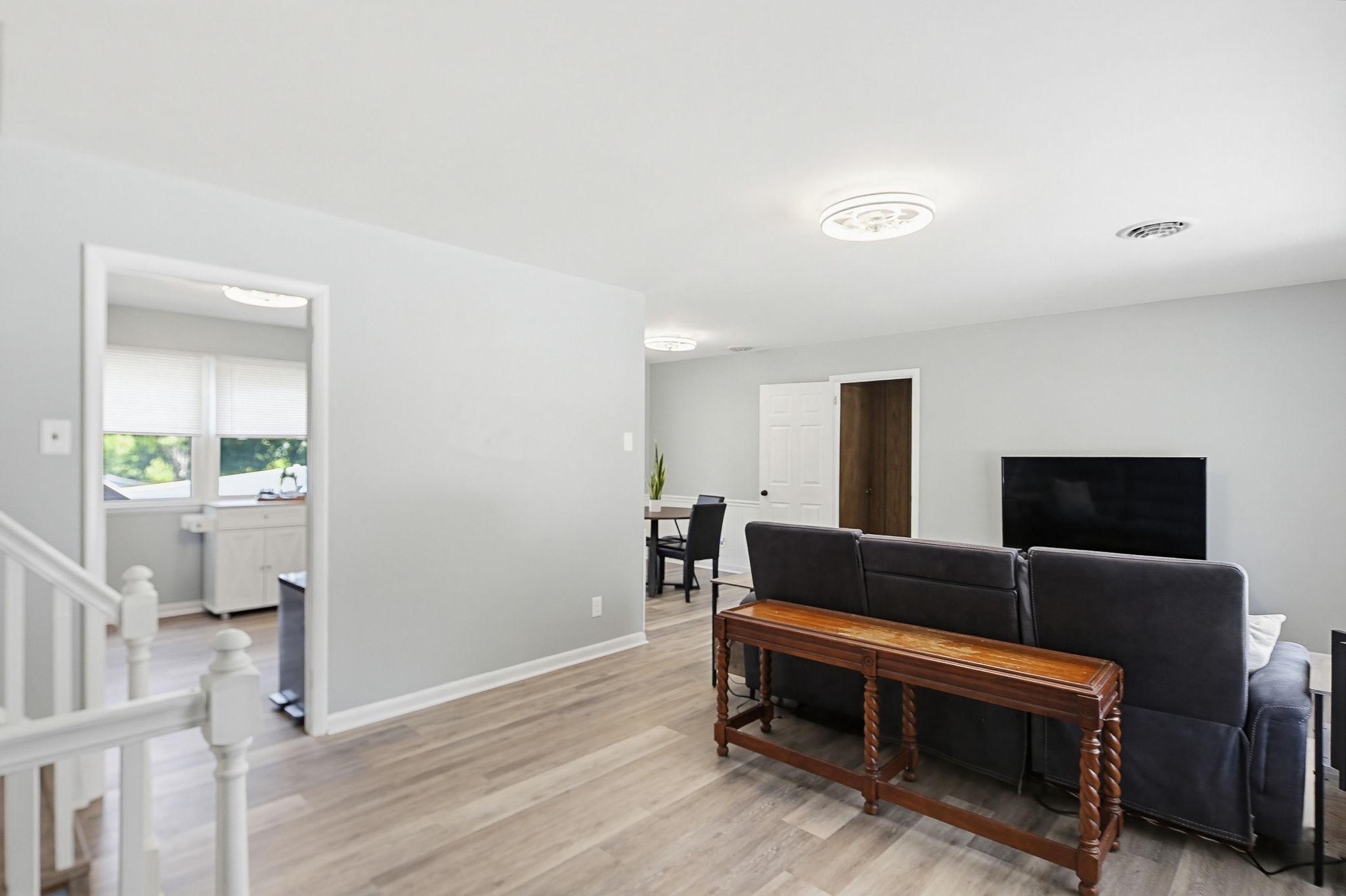 119 Schoolhouse Road Sykesville, MD 21784 - Photo 5 of 51 Enter into the Open Family Room