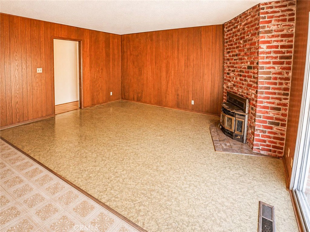 146 West Hanford Armona Road Lemoore, CA 93245 - Photo 6 of 15 Living room
