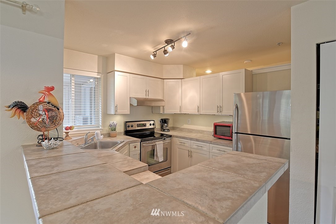 3908 243rd Place Southeast, Unit Q101 Bothell, WA 98021 - Photo 6 of 24 Gallery Image 6