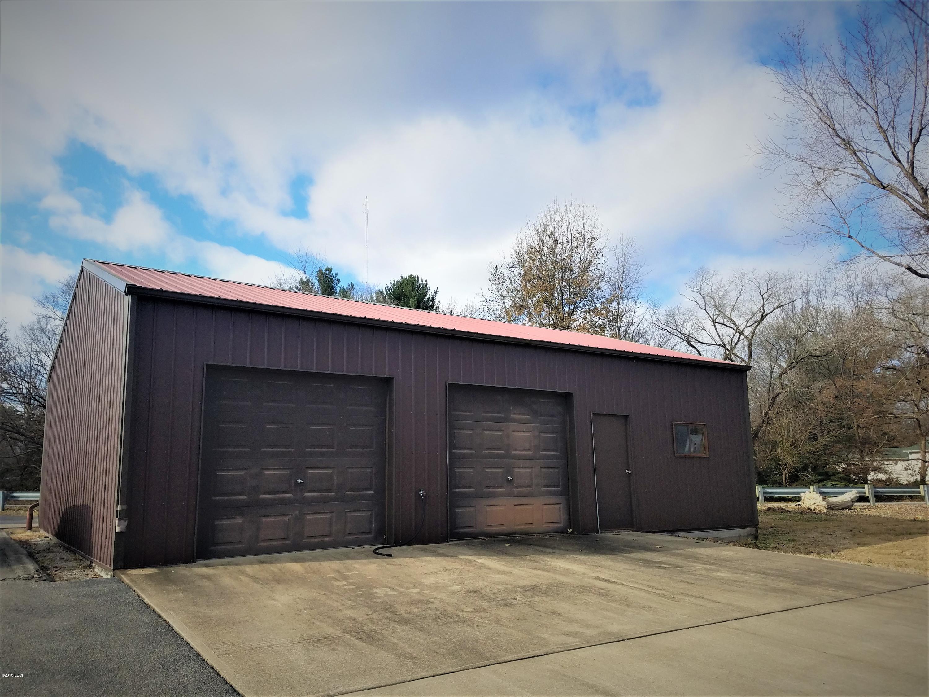 110 Freeman Spur Road Herrin, IL 62948 - Photo 4 of 22 Gallery Image 4