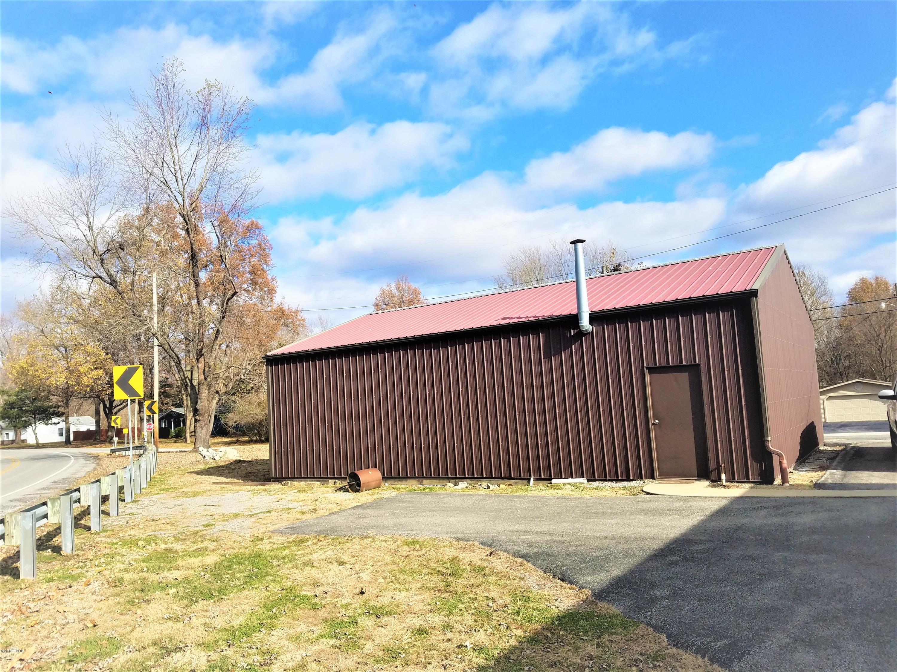 110 Freeman Spur Road Herrin, IL 62948 - Photo 5 of 22 Gallery Image 5