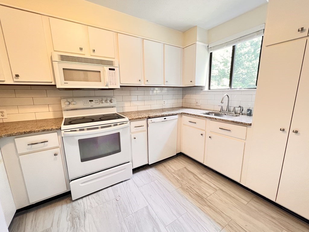 20 Liberty Road, Unit 20 Bridgewater, MA 02324 - Photo 4 of 19 Gallery Image 4