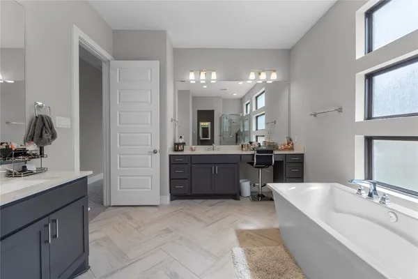 $895,000 | 140 Lakehouse Landing Drive, Katy, TX 77493