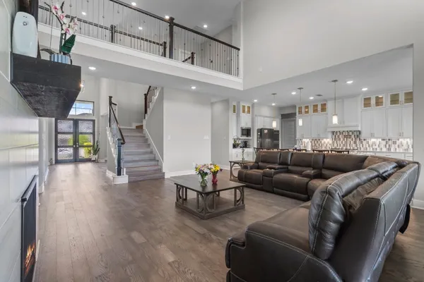 $895,000 | 140 Lakehouse Landing Drive, Katy, TX 77493