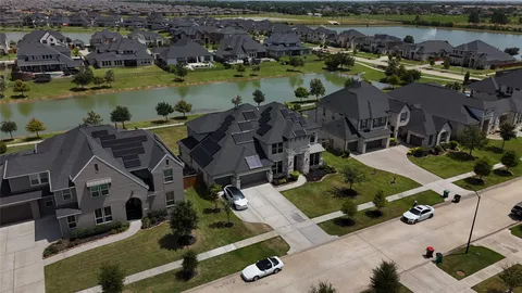 $895,000 | 140 Lakehouse Landing Drive, Katy, TX 77493