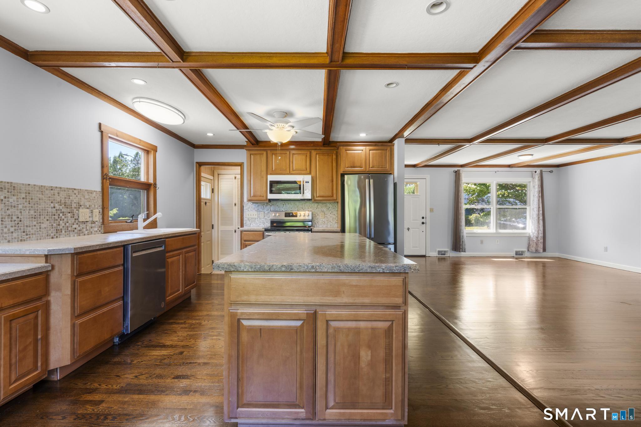 48 Prospect Avenue East Lyme, CT 06357 - Photo 6 of 38