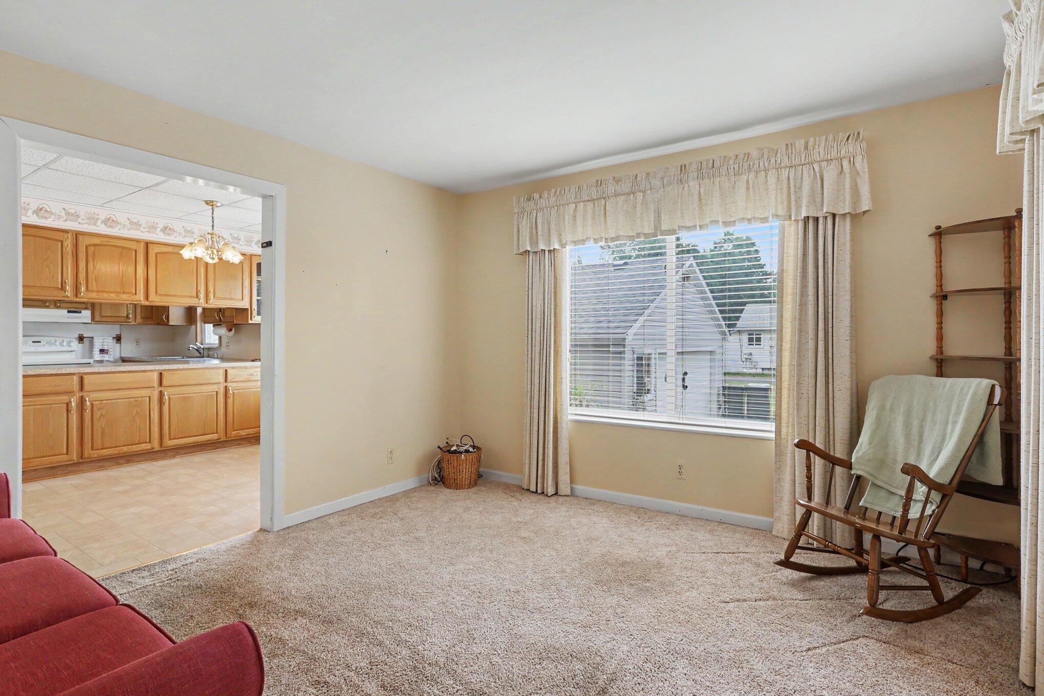 2901 Hartline Drive Rochester, MI 48309 - Photo 5 of 31 004_file_4996
