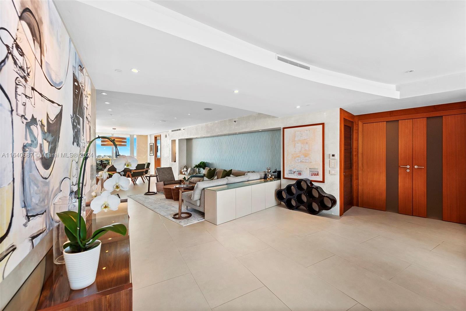 400 Alton Road, Unit 2804 Miami Beach, FL 33139 - Photo 5 of 51 Gallery Image 5