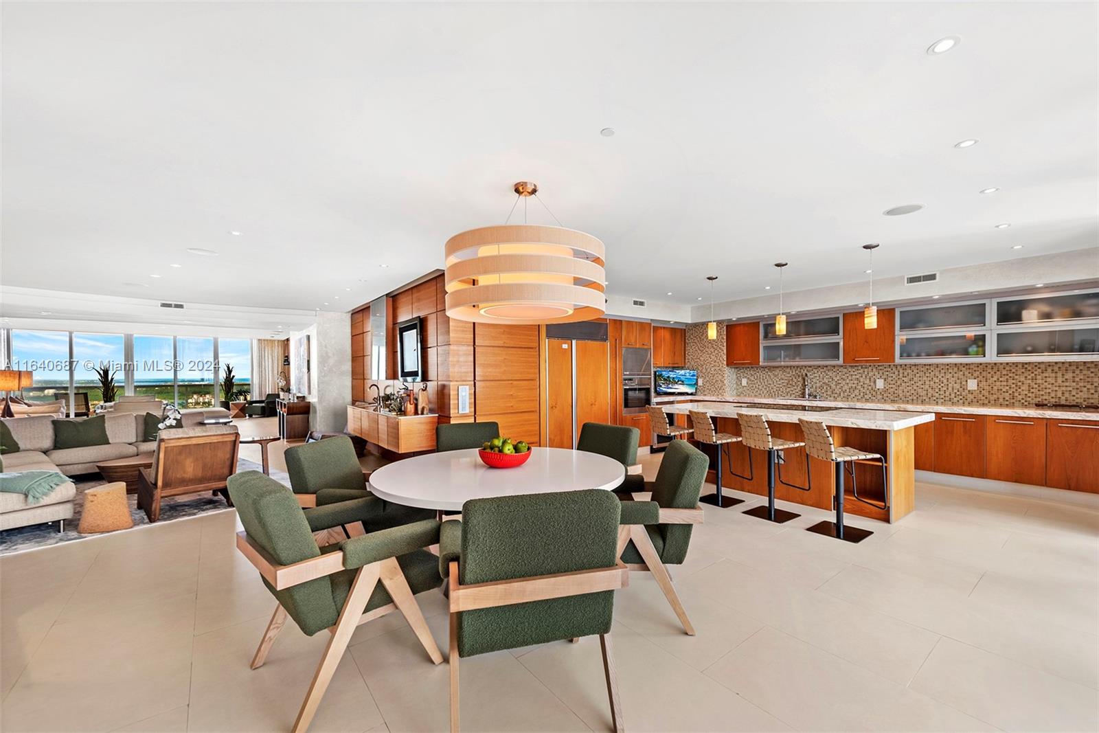 400 Alton Road, Unit 2804 Miami Beach, FL 33139 - Photo 8 of 51 Gallery Image 8