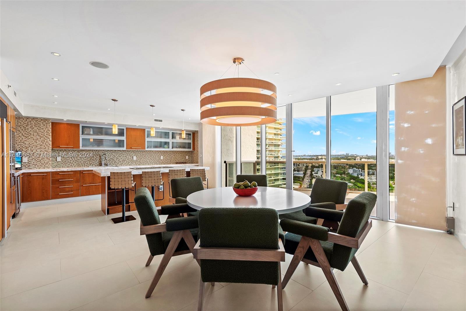 400 Alton Road, Unit 2804 Miami Beach, FL 33139 - Photo 9 of 51 Gallery Image 9