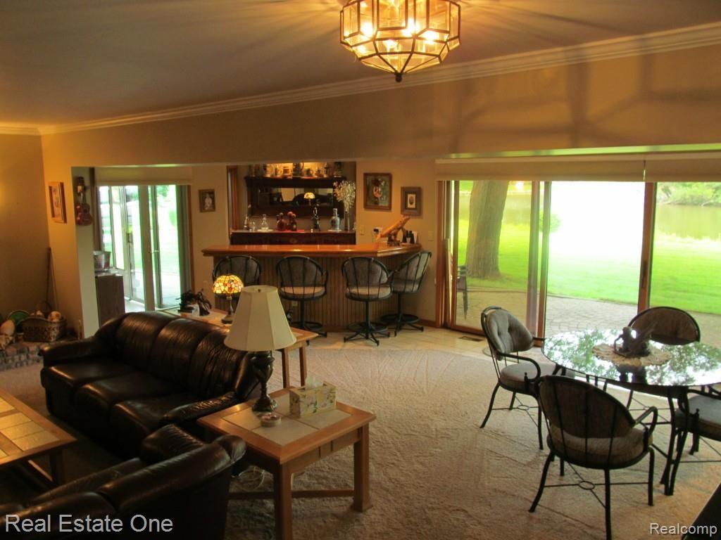 235 Shagbark Drive Rochester, MI 48309 - Photo 13 of 38 IMG_0562.jpg