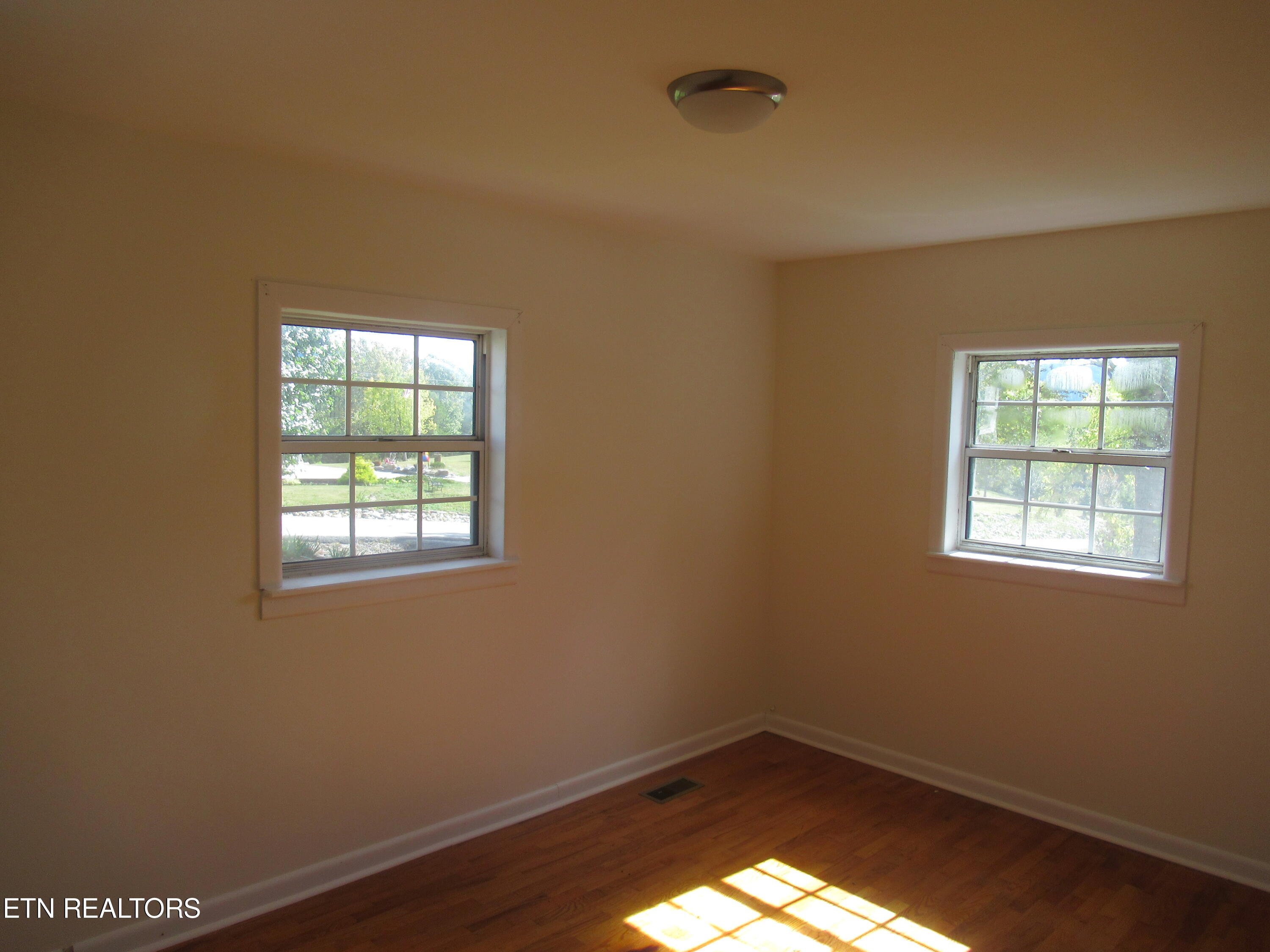 5021 Hopewell Road Harrogate, TN 37752 - Photo 11 of 33 057
