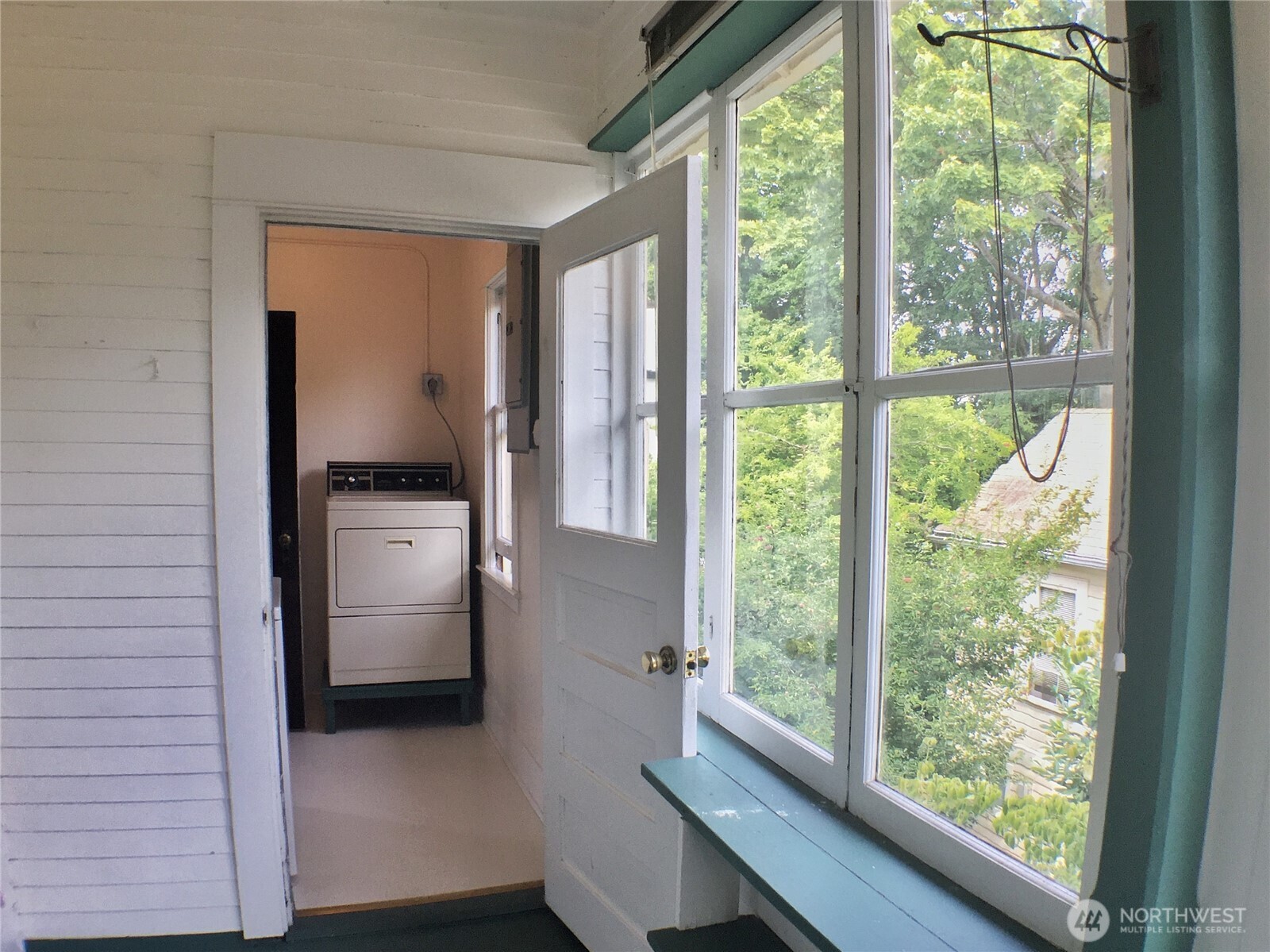 910 Northwest 52nd Street Seattle, WA 98107 - Photo 11 of 22