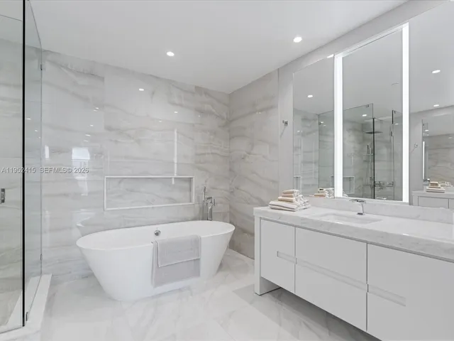 $18,000 | 220 Southeast Mizner Boulevard, Unit 506, Boca Raton, FL 33432