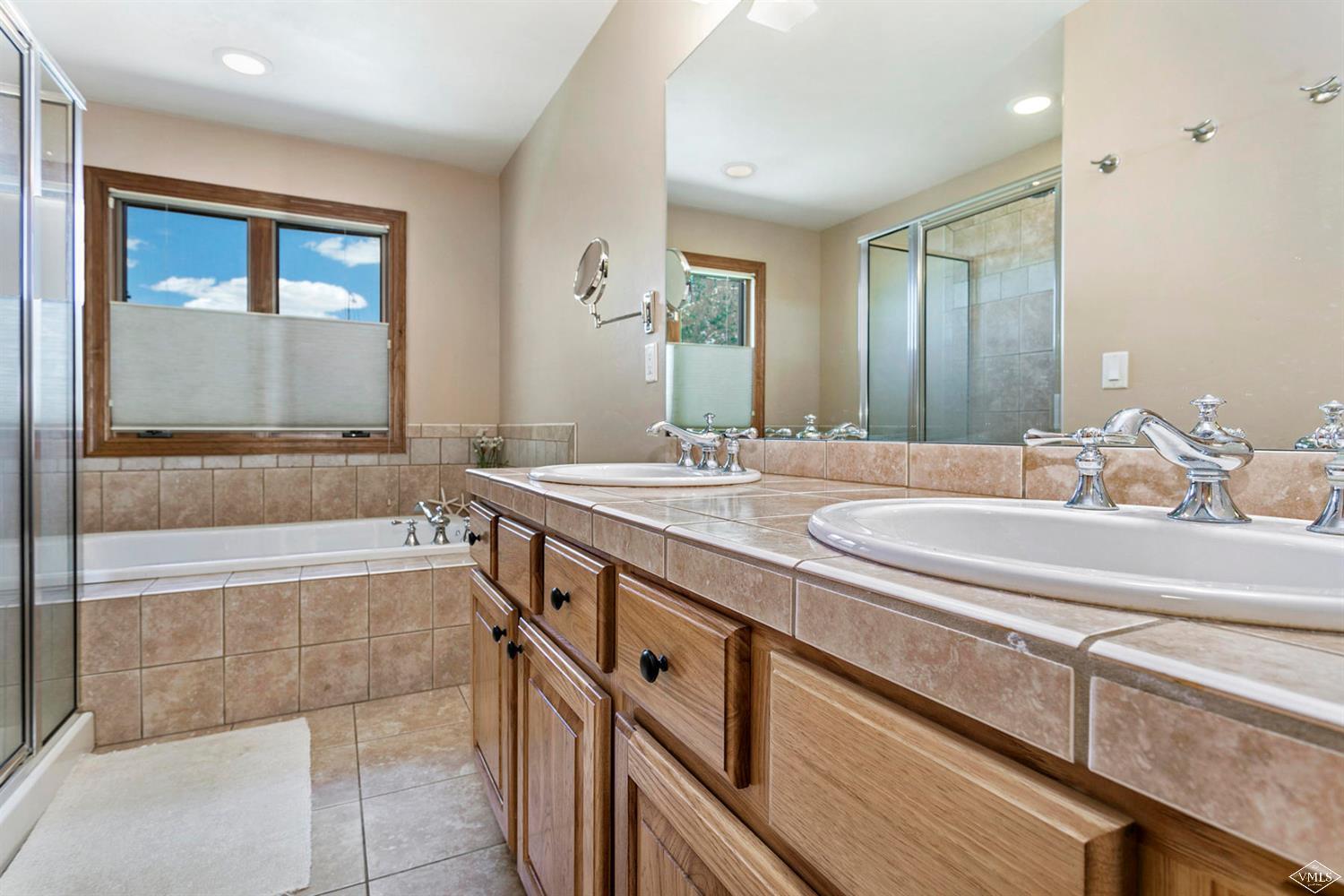 277 River Ranch Road Edwards, CO 81632 - Photo 9 of 25 Mater bedroom with jetted tub and separa