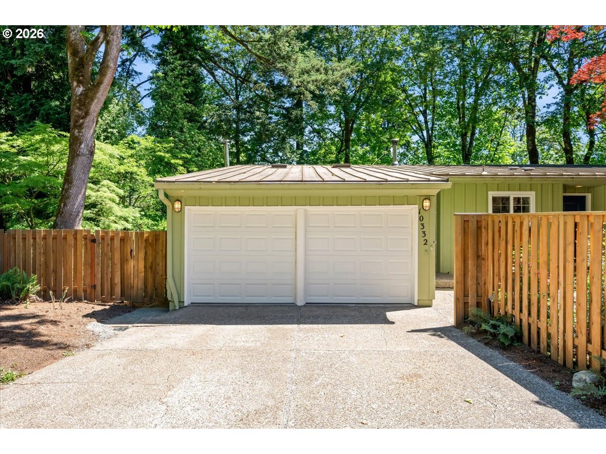 10332 Southwest Lancaster Road Portland, OR 97219 - Photo 3 of 48