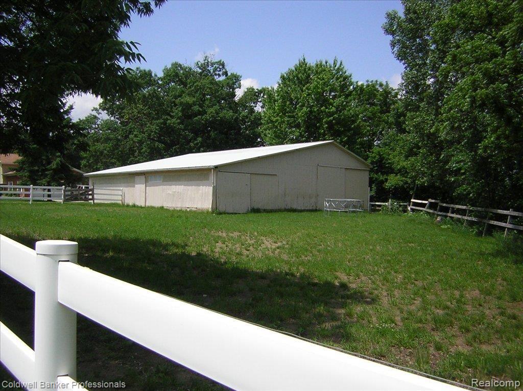 5200 Atlas Road Grand Blanc, MI 48439 - Photo 10 of 14 barn